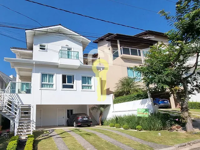 Sobrado com 360m² 3 quartos e 5 banheiros, à venda, no bairro Jardim Caiapiá em Cotia