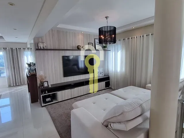 Sobrado com 360m² 3 quartos e 5 banheiros, à venda, no bairro Jardim Caiapiá em Cotia