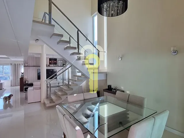 Sobrado com 360m² 3 quartos e 5 banheiros, à venda, no bairro Jardim Caiapiá em Cotia
