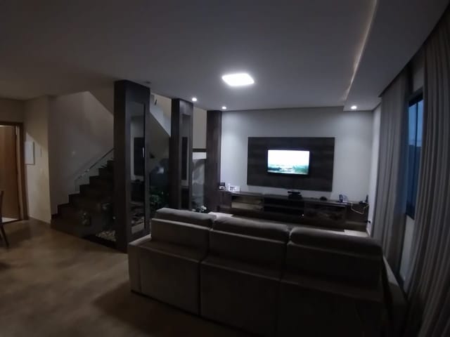 Sobrado com 252m², à venda, no bairro Residencial Morada das Flores em Cambé