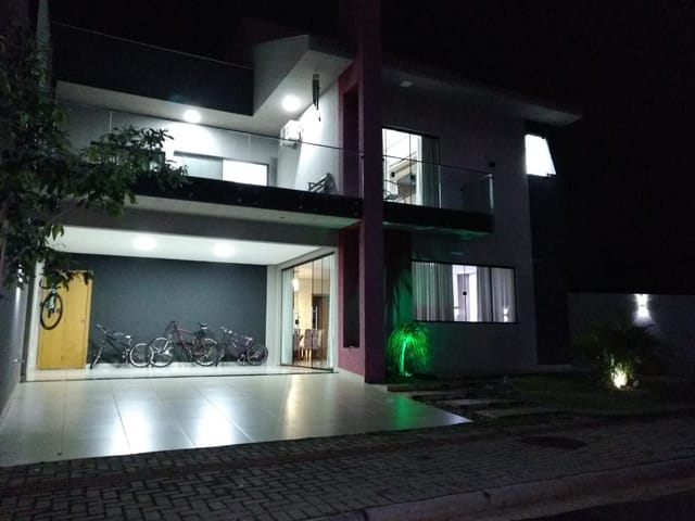 Sobrado com 252m², à venda, no bairro Residencial Morada das Flores em Cambé