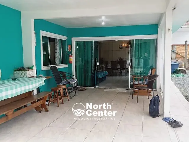 Sobrado com 494m² 7 quartos e 5 banheiros, à venda, no bairro Pinheiros em Balneário Barra do Sul