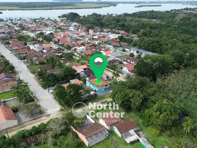 Sobrado com 494m² 7 quartos e 5 banheiros, à venda, no bairro Pinheiros em Balneário Barra do Sul