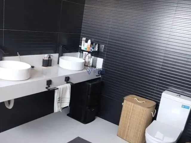 Sobrado com 347m² 4 quartos e 2 banheiros, à venda, no bairro São José dos Campos em São José dos Campos