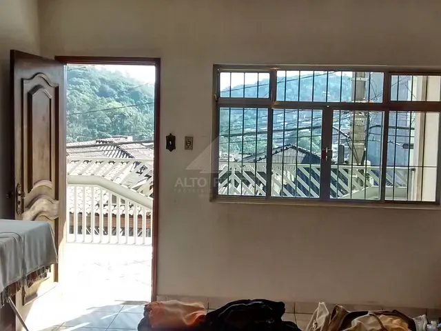 Sobrado 3 quartos e 2 banheiros, à venda, no bairro Jardim Mauá em Mauá