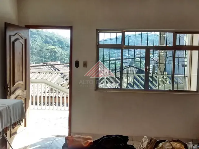 Sobrado 3 quartos e 2 banheiros, à venda, no bairro Jardim Mauá em Mauá