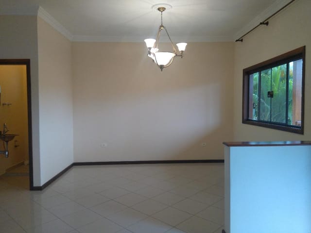 Foto do Sobrado - Sobrado Portal da Serra,3 dorms.Suite com closet e hidro,quintal,2 vagascobertass | RUSSI IMÓVEIS
