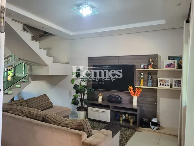 Sobrado com 300m² 4 quartos e 5 banheiros, à venda, no bairro Cascata em Paulínia