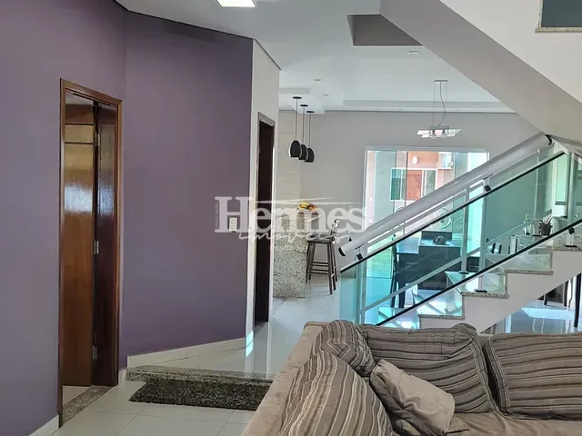 Sobrado com 300m² 4 quartos e 5 banheiros, à venda, no bairro Cascata em Paulínia