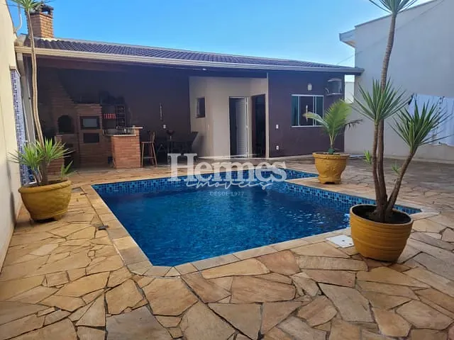 Sobrado com 300m² 4 quartos e 5 banheiros, à venda, no bairro Cascata em Paulínia