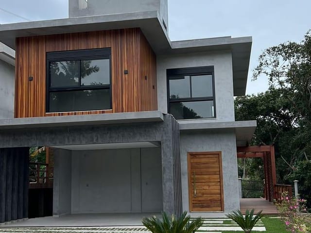 Sobrado com 393m² 3 quartos e 4 banheiros, à venda, no bairro Praia das Taquaras em Balneário Camboriú