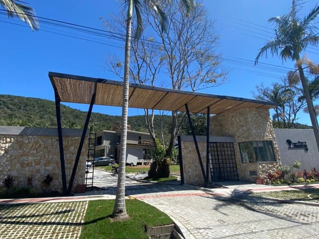 Sobrado com 393m² 3 quartos e 4 banheiros, à venda, no bairro Praia das Taquaras em Balneário Camboriú