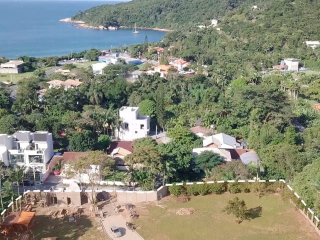 Sobrado com 393m² 3 quartos e 4 banheiros, à venda, no bairro Praia das Taquaras em Balneário Camboriú