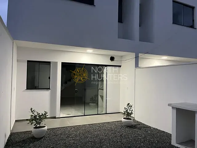 Sobrado com 109m² 3 quartos e 2 banheiros, à venda, no bairro Boa Vista em Joinville