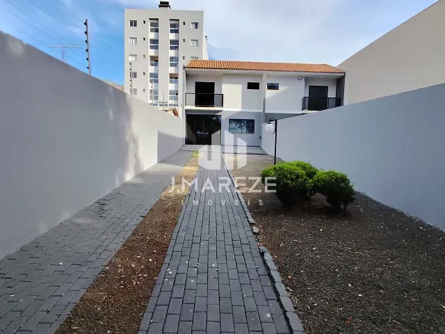 Sobrado com 180m² 2 quartos e 2 banheiros, à venda, no bairro Centro em Apucarana