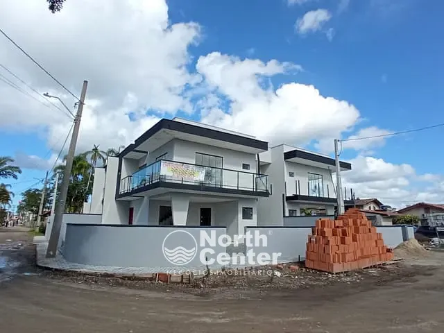 Sobrado com 118m² 3 quartos e 4 banheiros, à venda, no bairro pinheiros em Balneário Barra do Sul