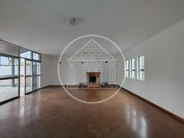 Sobrado com 650m² 4 quartos e 4 banheiros, para alugar, no bairro Interlagos em São Paulo