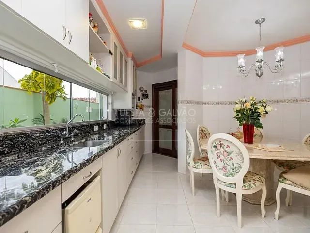 Sobrado com 580m² 4 quartos e 8 banheiros, à venda, no bairro Boa Vista em Curitiba