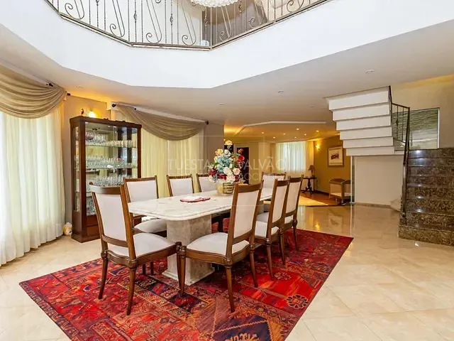 Sobrado com 580m² 4 quartos e 8 banheiros, à venda, no bairro Boa Vista em Curitiba
