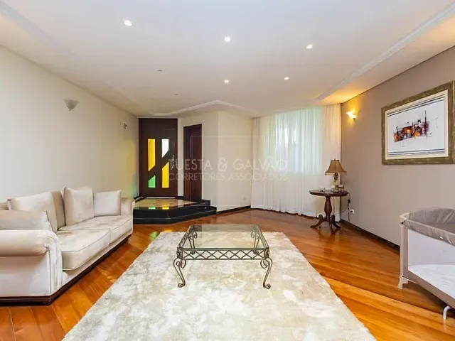 Sobrado com 580m² 4 quartos e 8 banheiros, à venda, no bairro Boa Vista em Curitiba