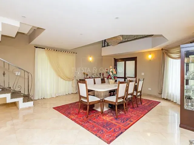 Sobrado com 580m² 4 quartos e 8 banheiros, à venda, no bairro Boa Vista em Curitiba