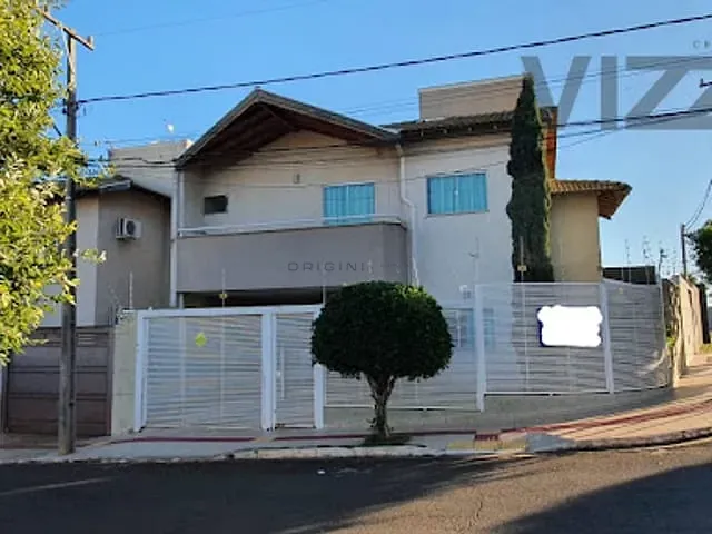 Sobrado com 180m², à venda, no bairro Vila Olímpica em Campo Grande