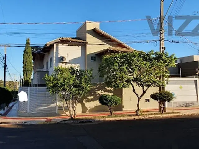 Sobrado com 180m², à venda, no bairro Vila Olímpica em Campo Grande
