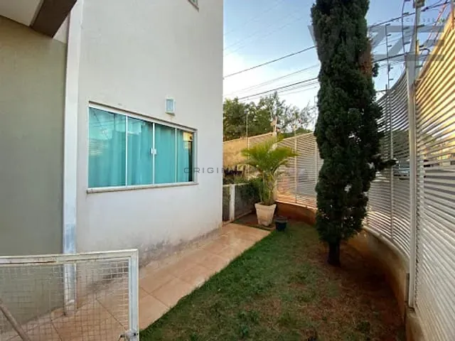 Sobrado com 180m², à venda, no bairro Vila Olímpica em Campo Grande