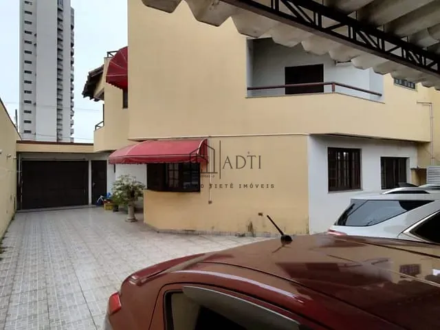 Casa com 300m², à venda, no bairro Centro em Suzano