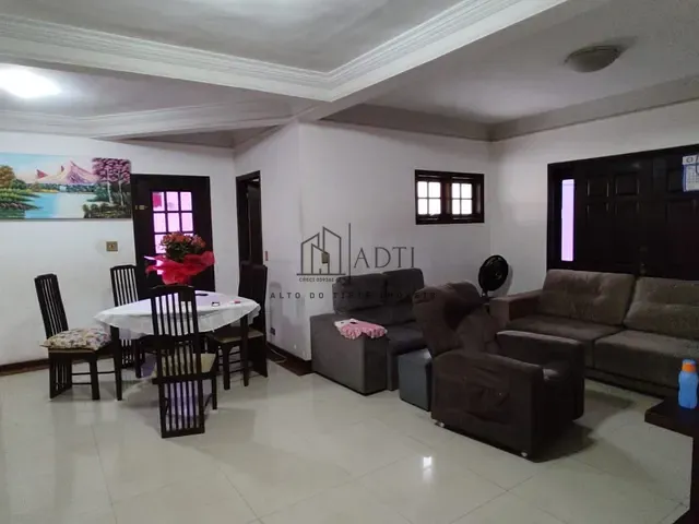Casa com 300m², à venda, no bairro Centro em Suzano