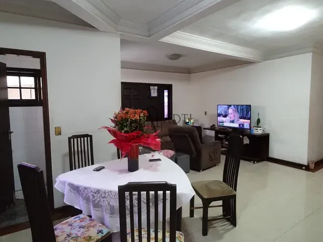Casa com 300m², à venda, no bairro Centro em Suzano