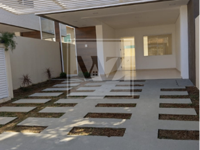Sobrado 3 quartos e 2 banheiros, à venda, no bairro Balneário Pereque em Porto Belo