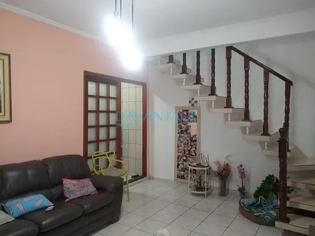 Sobrado com 180m² 3 quartos e 2 banheiros, à venda, no bairro Conjunto Residencial Jardim Canaã em São Paulo