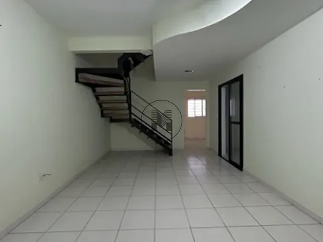 Sobrado 3 quartos e 3 banheiros, para alugar, no bairro Jardim Independência em Taubaté