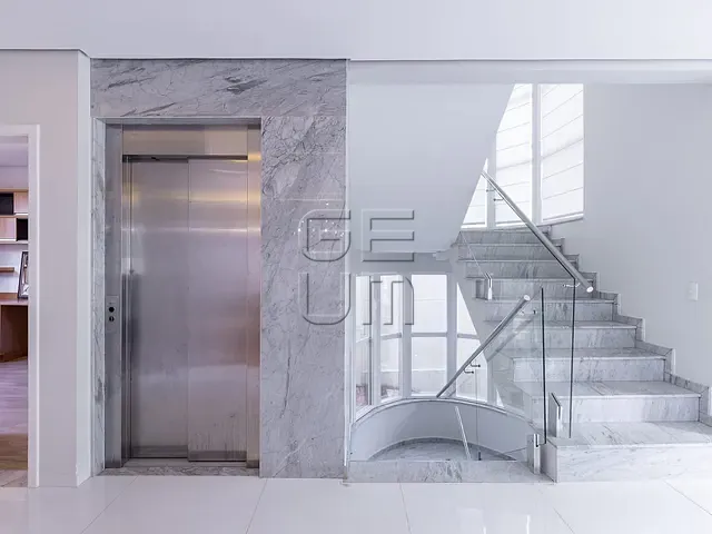 Sobrado com 700m² 6 quartos e 7 banheiros, à venda, no bairro Esperança em Londrina