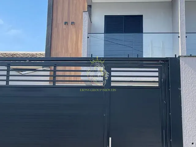 Sobrado 3 quartos e 3 banheiros, à venda, no bairro Santa Regina em Camboriú