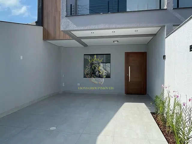Sobrado 3 quartos e 3 banheiros, à venda, no bairro Santa Regina em Camboriú