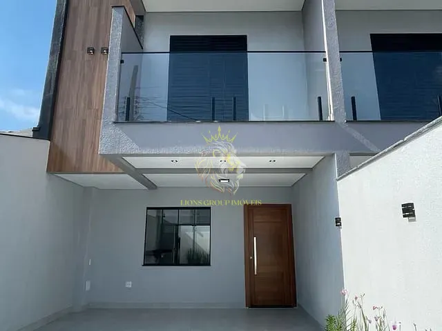 Sobrado 3 quartos e 3 banheiros, à venda, no bairro Santa Regina em Camboriú