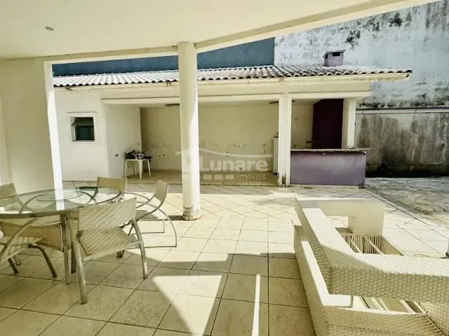Sobrado com 733m² 3 quartos e 5 banheiros, à venda, no bairro Jardim Aracy em Mogi das Cruzes