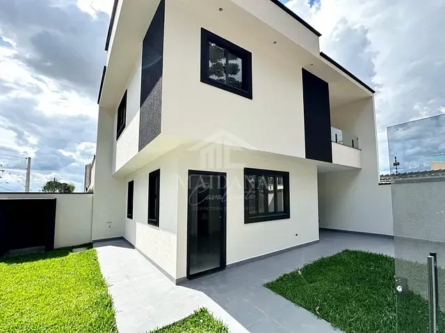 Sobrado com 138m² 3 quartos e 2 banheiros, à venda, no bairro Parque da Fonte em São José dos Pinhais
