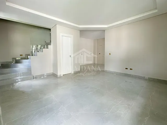 Sobrado com 138m² 3 quartos e 2 banheiros, à venda, no bairro Parque da Fonte em São José dos Pinhais