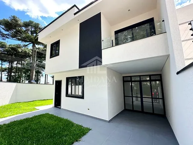 Sobrado com 138m² 3 quartos e 2 banheiros, à venda, no bairro Parque da Fonte em São José dos Pinhais