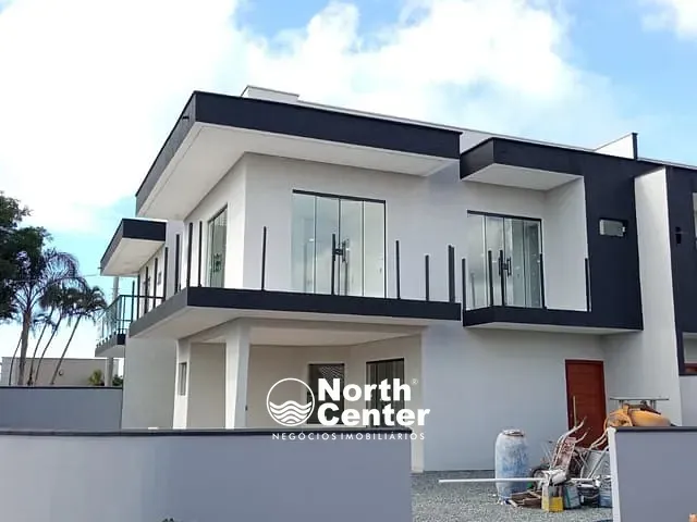 Sobrado com 118m² 3 quartos e 4 banheiros, à venda, no bairro pinheiros em Balneário Barra do Sul