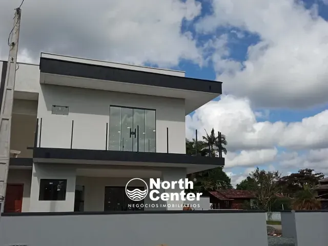 Sobrado com 118m² 3 quartos e 4 banheiros, à venda, no bairro pinheiros em Balneário Barra do Sul