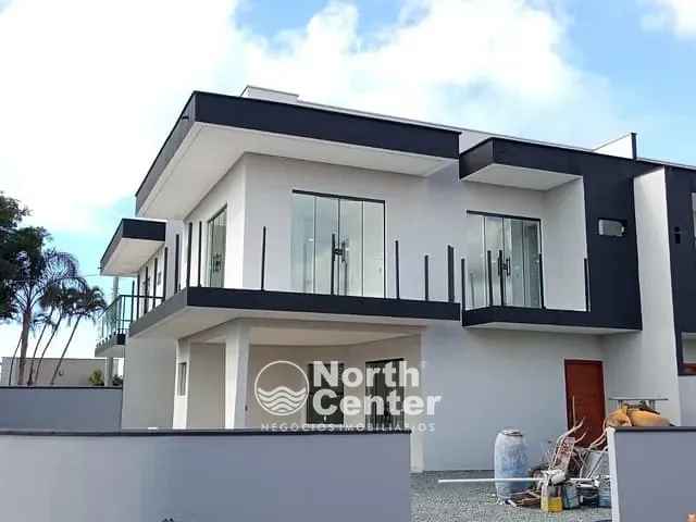 Sobrado com 118m² 3 quartos e 4 banheiros, à venda, no bairro pinheiros em Balneário Barra do Sul