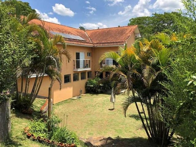Sobrado com 1512m² 4 quartos e 8 banheiros, à venda, no bairro Paisagem Renoir em Cotia