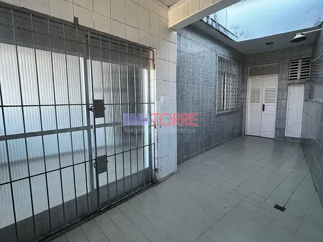 Sobrado 3 quartos e 2 banheiros, para alugar, no bairro Centro em Ilhéus
