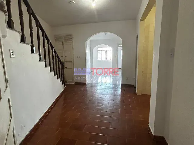 Sobrado 3 quartos e 2 banheiros, para alugar, no bairro Centro em Ilhéus