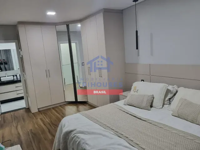 Sobrado 3 quartos e 3 banheiros, à venda, no bairro Capão da Imbuia em Curitiba
