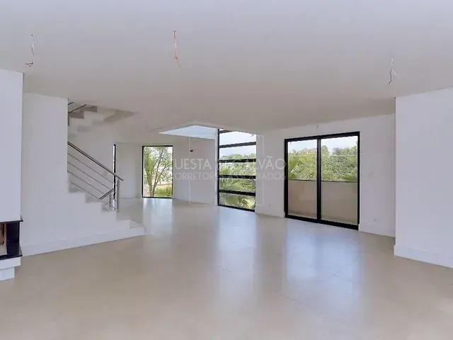 Sobrado com 322m² 3 quartos e 5 banheiros, à venda, no bairro Santo Inácio em Curitiba